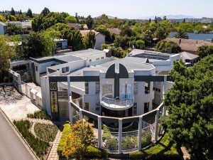  Vacation Hub International | 80 Kendal Guest House Main