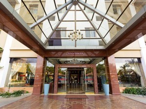  Vacation Hub International | Best Western Plus Paramount Hotel Main