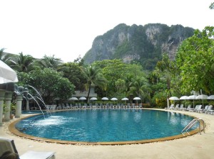  Vacation Hub International | Golden Beach Resort Main