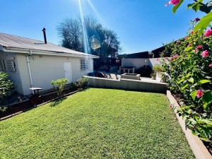  Vacation Hub International | 49 on Main: A Spacious Self Catering Guesthouse Main