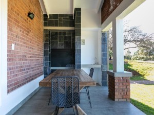  Vacation Hub International | Bali and Eva Midlands Main