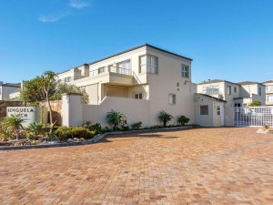  Vacation Hub International | Benguela Beach 24 Main