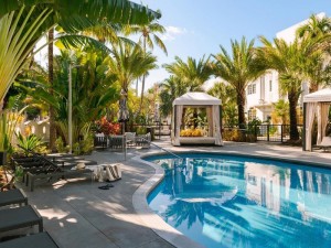 Vacation Hub International - VHI - Travel Club - Sonder The Deco