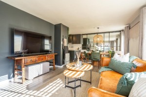 Vacation Hub International - VHI - Travel Club - Luxury Green Point Apartment
