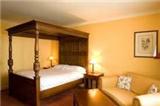  Vacation Hub International | Red Lion Inn Hotel Room