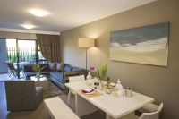 Vacation Hub International | Burgundy Luxury Apartments Room