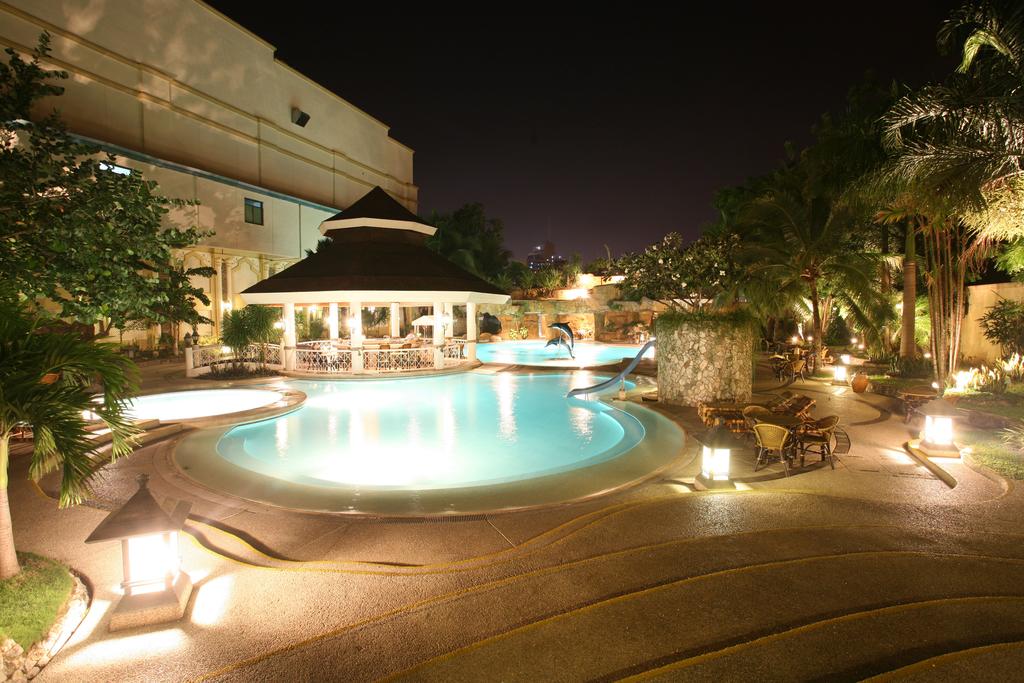  Vacation Hub International | Waterfront Cebu City Hotel Room