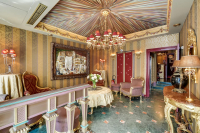  Vacation Hub International | Villa Royale Room