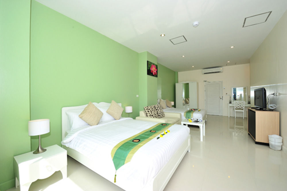  Vacation Hub International | Villa Tona Room