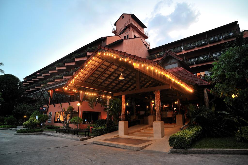  Vacation Hub International | Patong Merlin Hotel Room