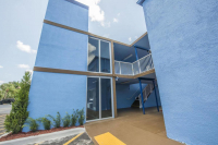  Vacation Hub International | Rodeway Inn & Suites Airport/Cruise Port Room