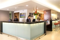  Vacation Hub International | Holiday Inn Express Golders Green North Room