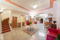  Vacation Hub International | Diana Park Hotel Room