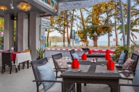  Vacation Hub International | The Royal Palm Beach Front Room