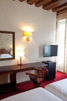  Vacation Hub International | Tonic Hotel Du Louvre Room