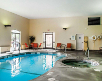  Vacation Hub International | Comfort Suites Buffalo Airport Room