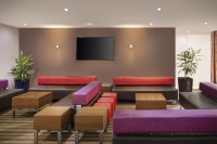  Vacation Hub International | Holiday Inn Express Poole Room