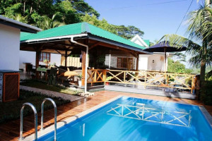  Vacation Hub International | South Point Chalets Room