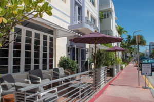  Vacation Hub International | Hotel Shelley Room