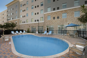  Vacation Hub International | Hampton Inn Miami Airport East Room