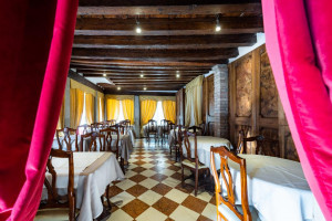  Vacation Hub International | Hotel Scandinavia Room