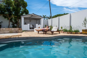  Vacation Hub International | Villa Palmera Room