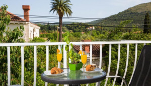  Vacation Hub International | Villa Roza Room