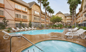  Vacation Hub International | Azure Hotel & Suites Ontario, A Trademark Collection Hotel Room
