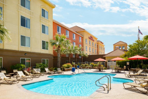  Vacation Hub International | Hilton Garden Inn Fontana Room