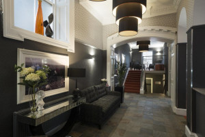  Vacation Hub International | Fountain Court Apartments - Royal Garden Room