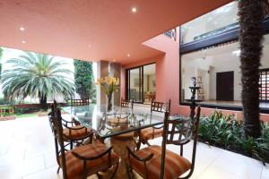  Vacation Hub International | Chez Moe Guest House Room