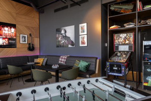  Vacation Hub International | Moxy Edinburgh Airport Room