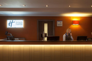 Vacation Hub International | Holiday Inn Express Edinburgh Airport Room
