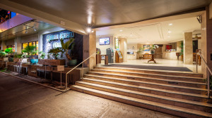  Vacation Hub International | Waikiki Grand Hotel Room