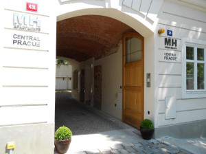  Vacation Hub International | MH Apartments Central Prague Room