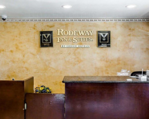  Vacation Hub International | Rodeway Inn & Suites Pacific Coast Highway Room