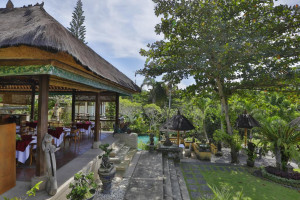  Vacation Hub International | Alam Puri Art Museum Villa Room