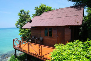  Vacation Hub International | The Cobble Beach Room