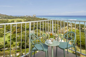  Vacation Hub International | Queen Kapiolani Hotel Room