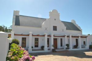  Vacation Hub International | Lombard Villa Room