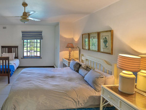  Vacation Hub International | LoveLea Holiday homes-Glenance Beach Cottage Room