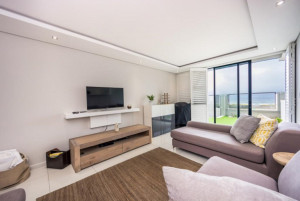  Vacation Hub International | Seacrest Luxury Beachfront Apartment Room