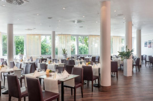  Vacation Hub International | Hotel NH Weinheim Room