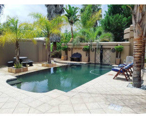  Vacation Hub International | Oudtshoorn Guest House Room