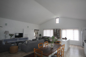  Vacation Hub International | The Lily House Room