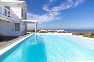  Vacation Hub International | Pearl Bay Beach Villa Room