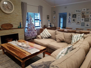  Vacation Hub International | Bushys Oak Room