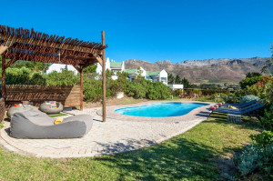  Vacation Hub International | Wind-Rose Guest House Room