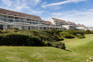  Vacation Hub International | Dolphin Beach Hotel Self Catering Apartments Room