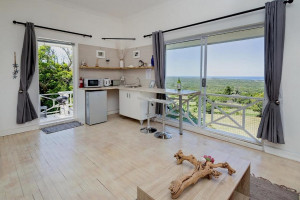  Vacation Hub International | 302 On Old Sea View Road Chelsea Room